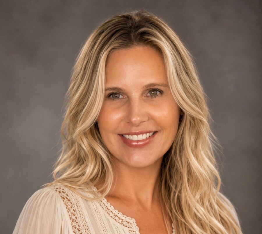Angela Mullen, author of Reminisce: Before the Fall
